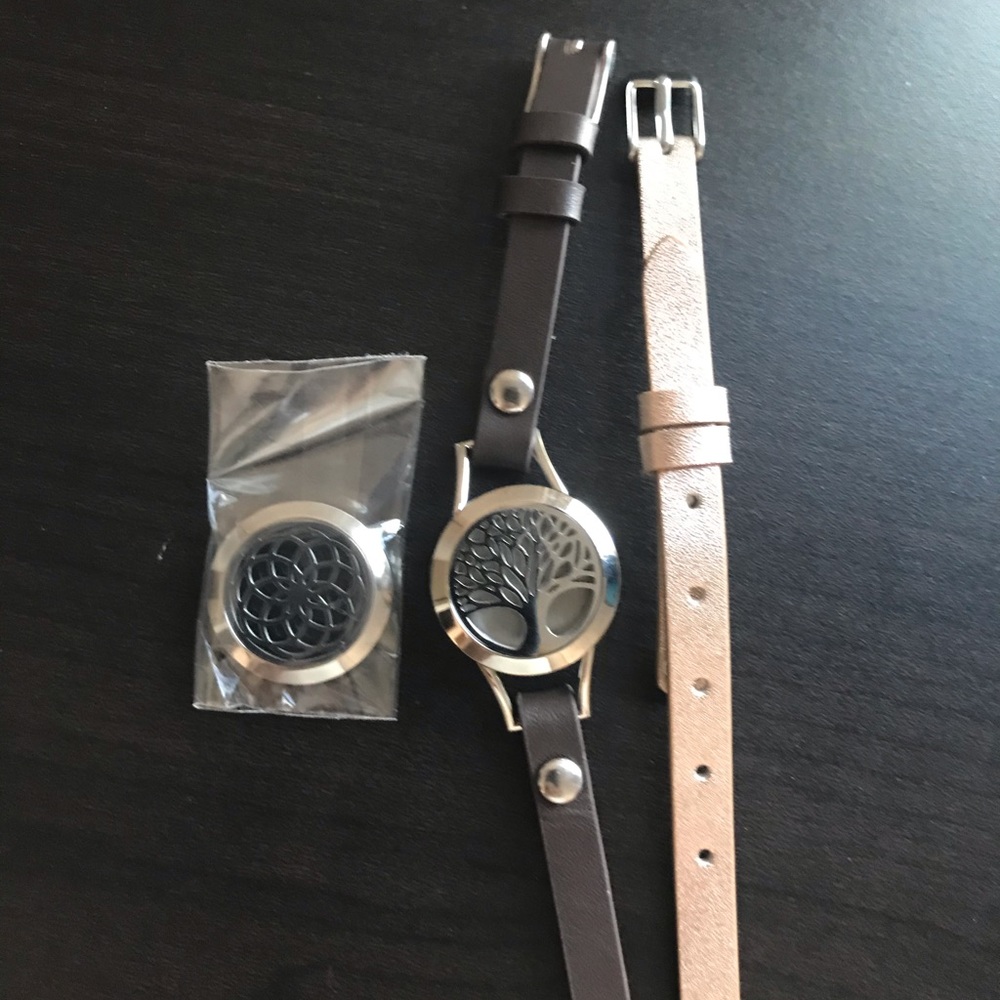 Essential Oil Diffuser - Picture 2 of 5